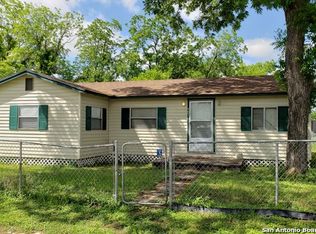 507 N 4th Ave, Elmendorf, TX 78112