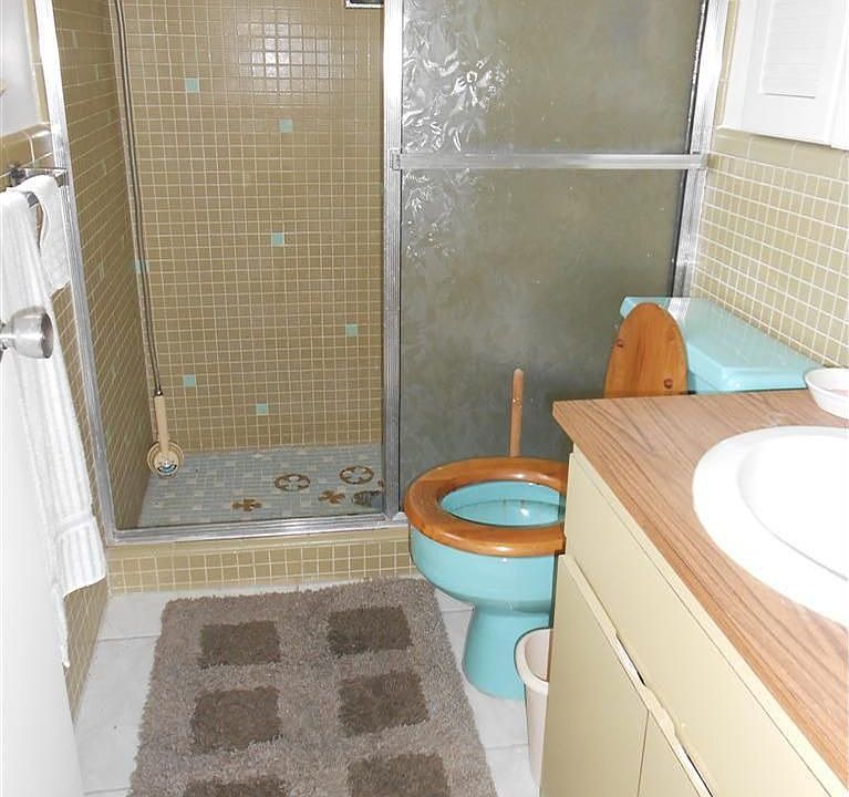 1st image of 4005 SE 3rd Ave