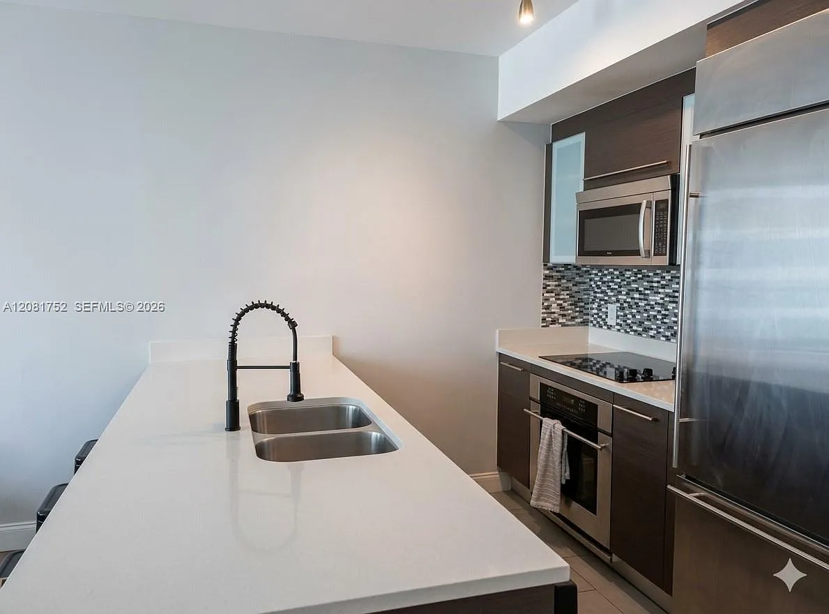 500 Brickell East Condo — Photo 2