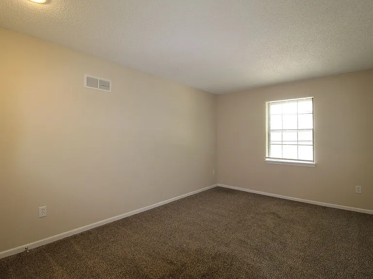 115 N Saxony Dr — Photo 8
