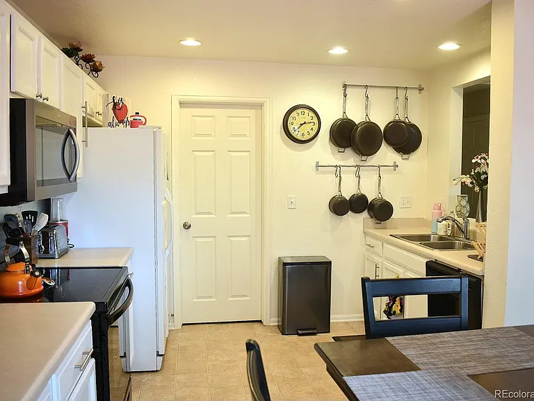 5542 S Quemoy Cir — Photo 8