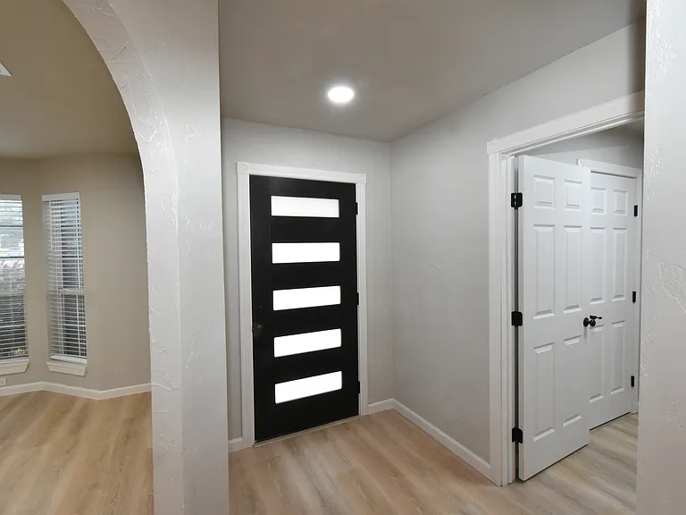 311 Stell Ave — Photo 4