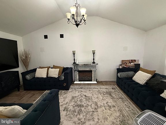 4th image of 1270 Kathy Ln