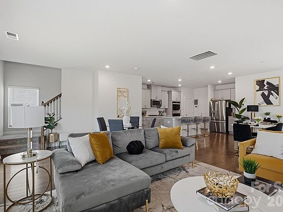 5th image of 571 Palmarosa St #130