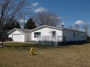 697 8th St NW, Pipestone, MN 56164