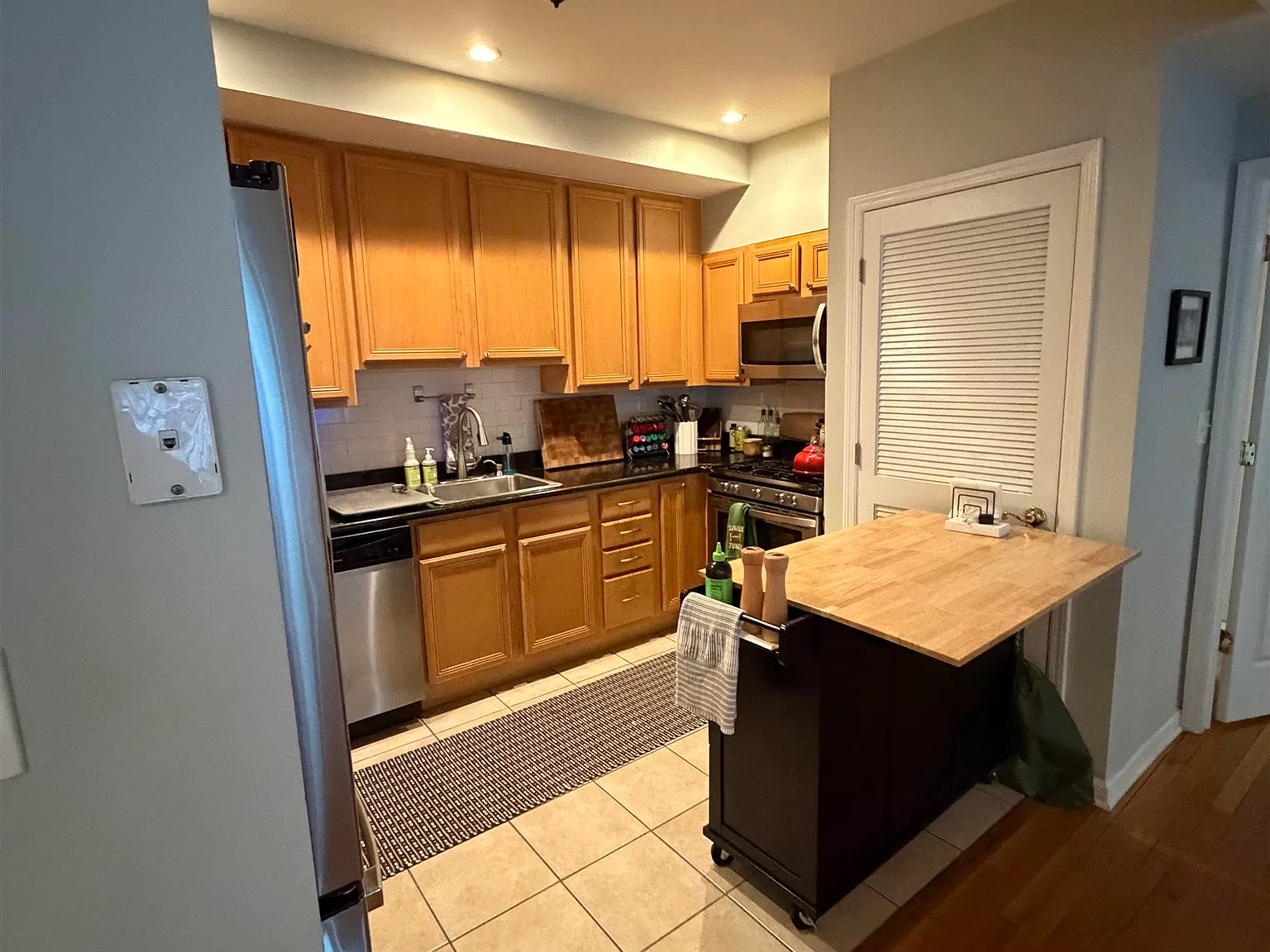 2 bed, 2.0 bath, $4,400 — Photo 2
