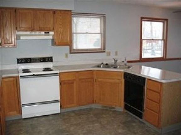 2nd image of 33390 Canterbury Rd