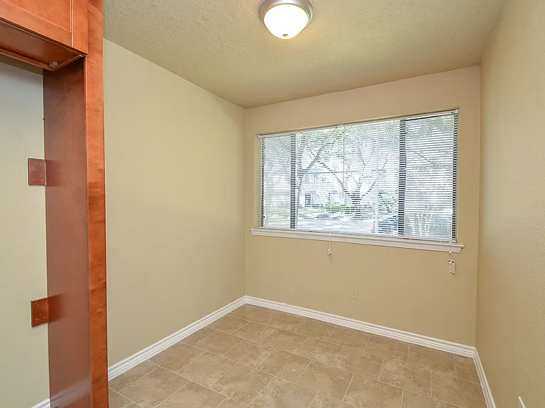 15337 Falmouth Ave — Photo 7