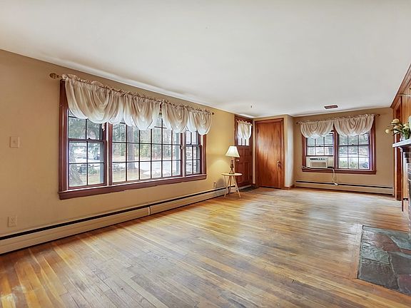 3rd image of 30 Woodland Rd