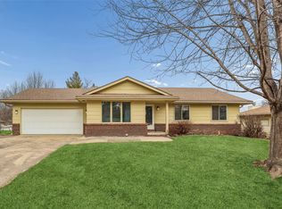 9601 Dennis Dr, Urbandale, IA 50322