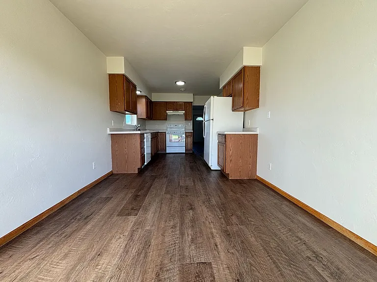 416 Pecor St — Photo 5