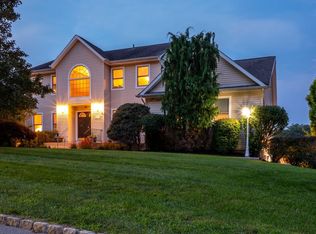 2 Prendergast Ct, Garnerville, NY 10923
