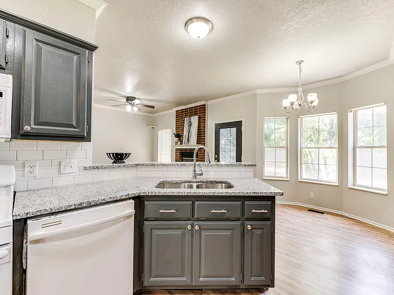 1829 Courtney Ln — Photo 19