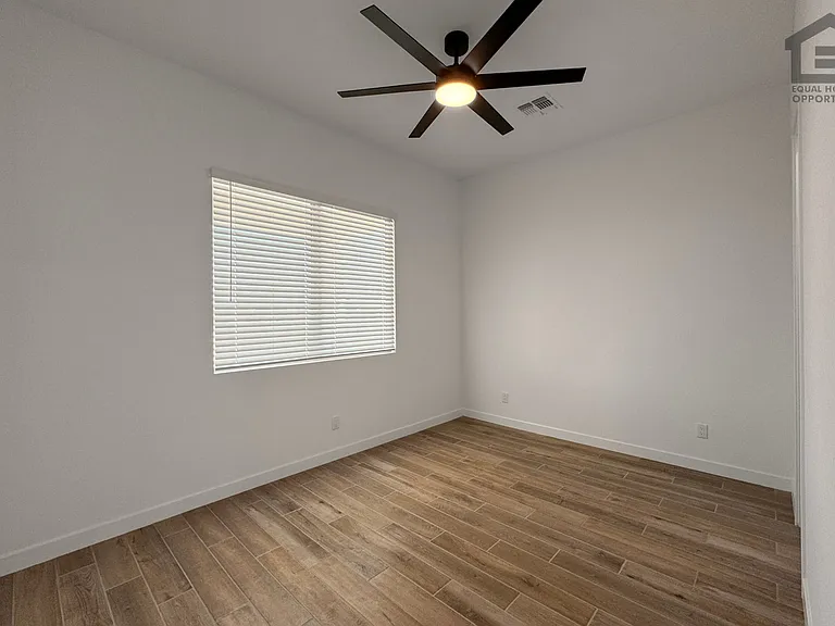 18146 W Morning Vista Ln — Photo 24
