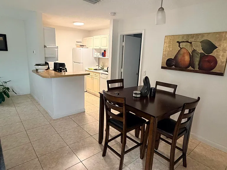 27 E Crossings Cir #H — Photo 5