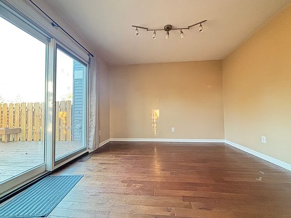 5th image of 3496 Burbank Dr