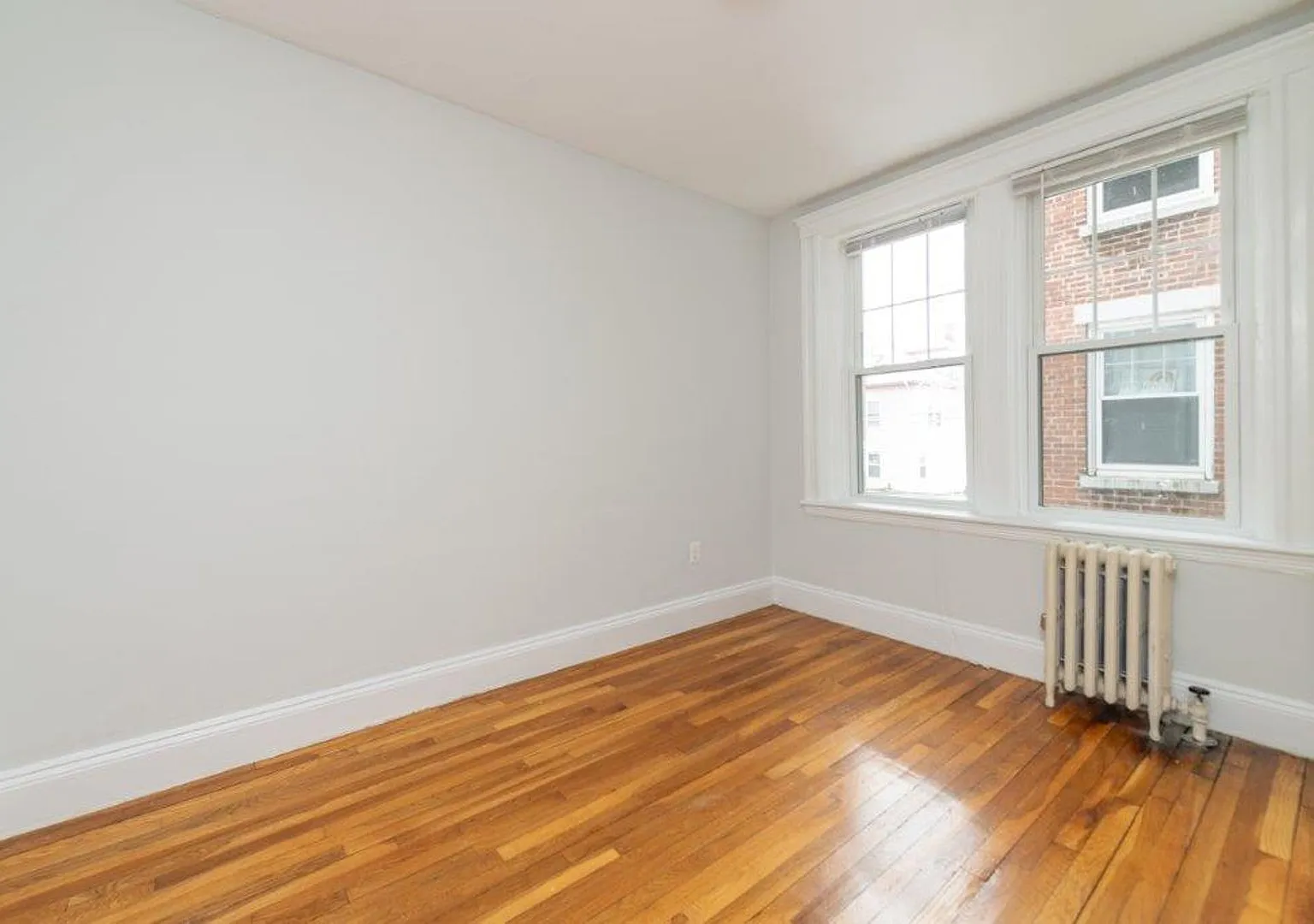 Charming 2 Bedroom - No Broker Fee — Photo 1