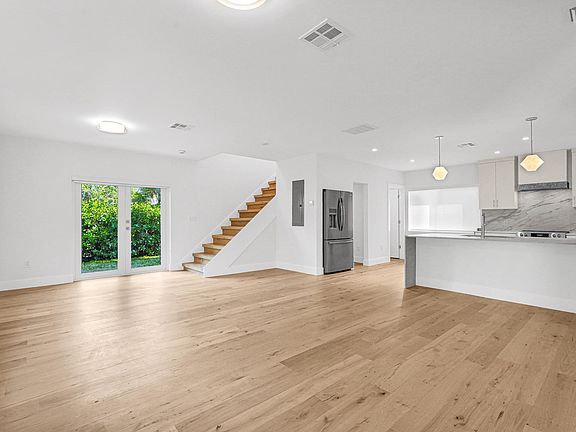 5th image of 7295 NE 5th Ave #7295