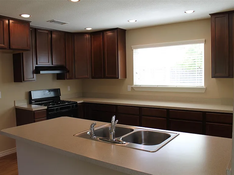 12711 Rampart St — Photo 6