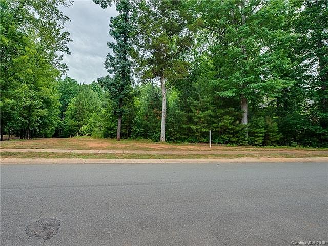 2nd image of 3045 Kings Manor Dr