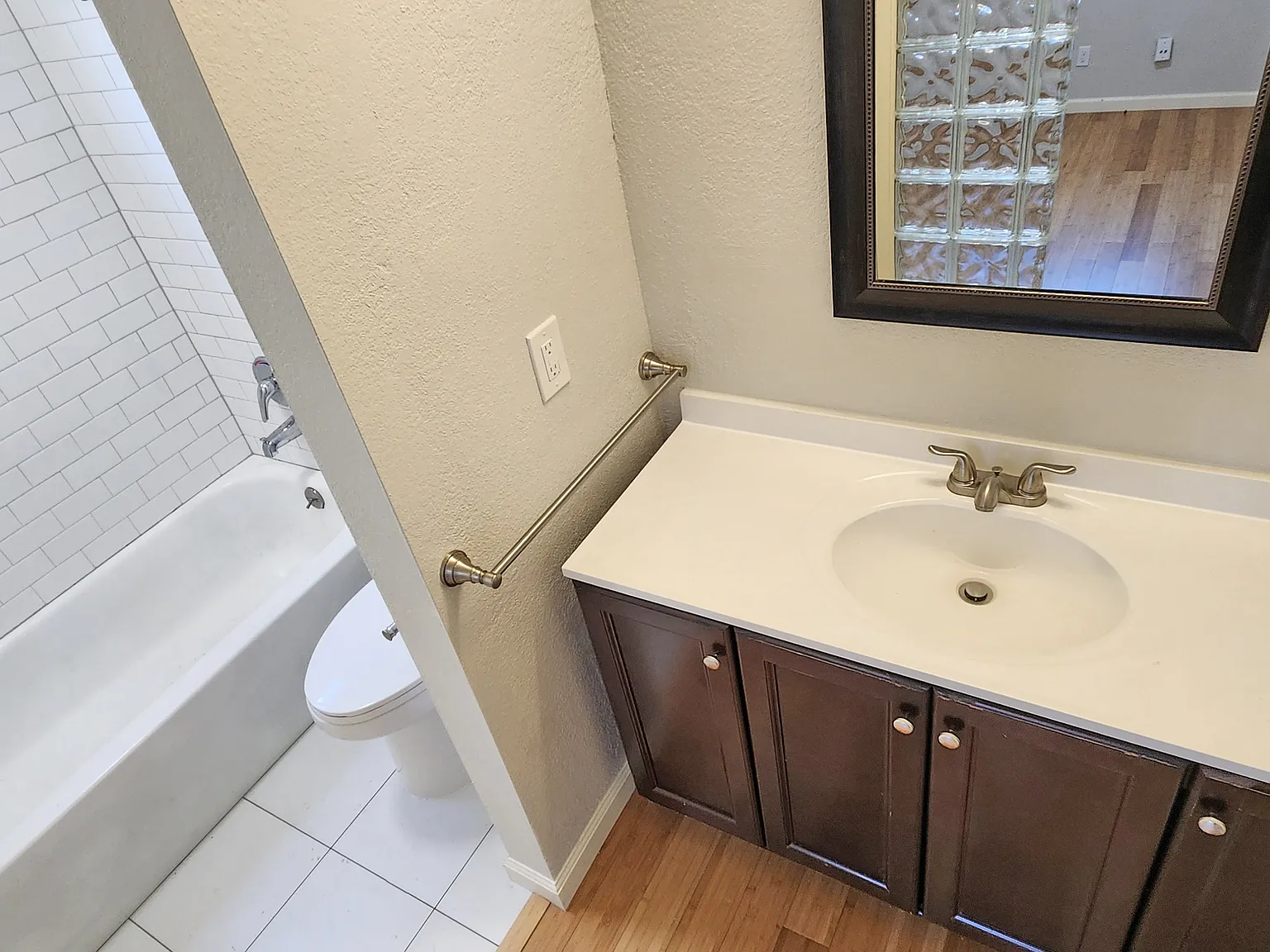1 bed, 400 sqft, $1,295 — Photo 3