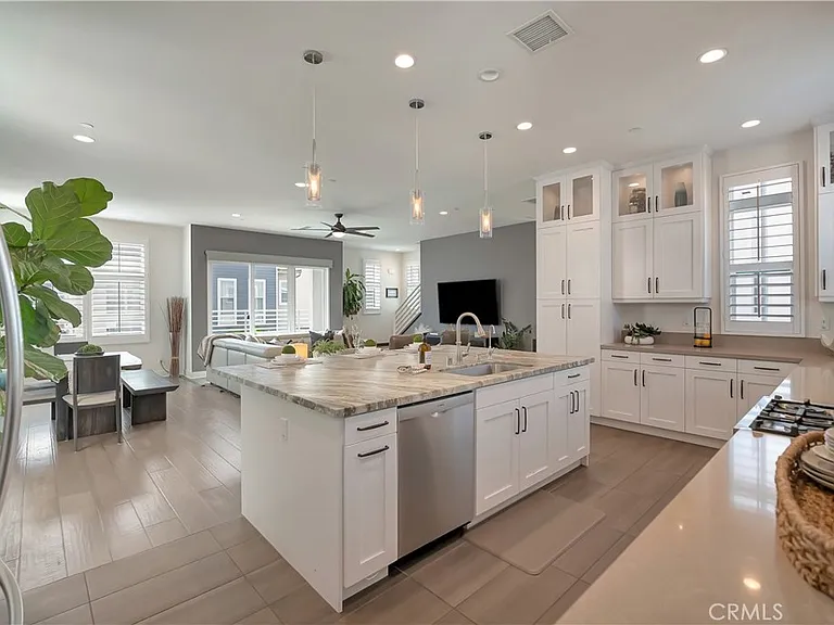 2105 Two Harbors Cir — Photo 11
