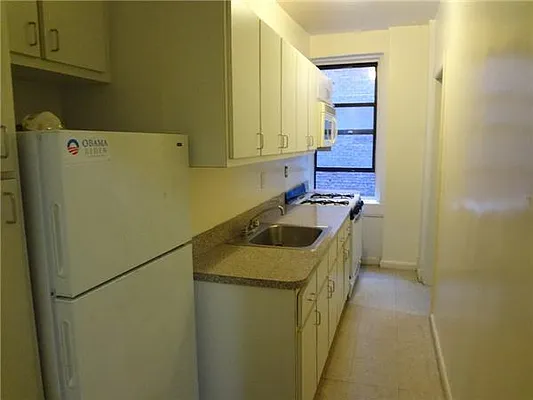 Rented by Rapid Realty Cobble Hill | media 18