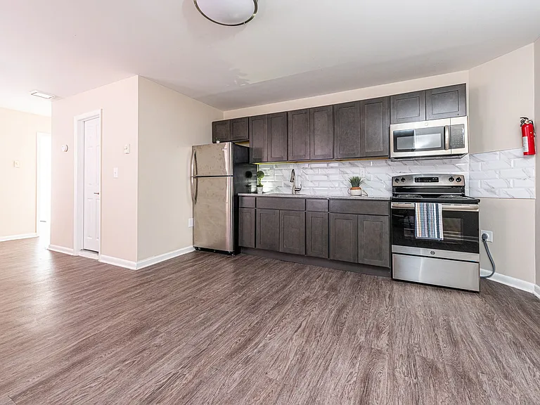 306 Main St #6 — Photo 8