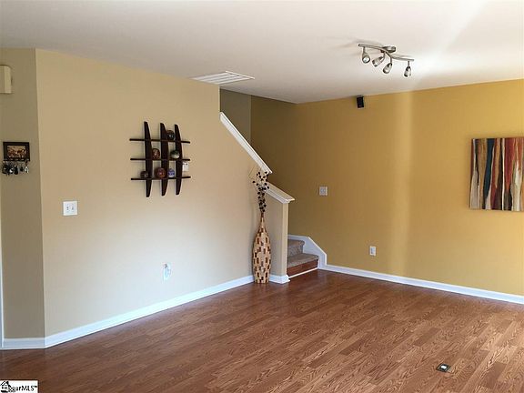 4th image of 207 Sawyer Dr