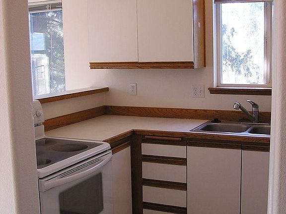 3rd image of 240 5th St NE APT C