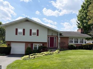903 Fox Meadow Rd, Chambersburg, PA 17202