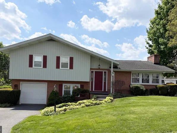 903 Fox Meadow Rd, Chambersburg, PA 17202