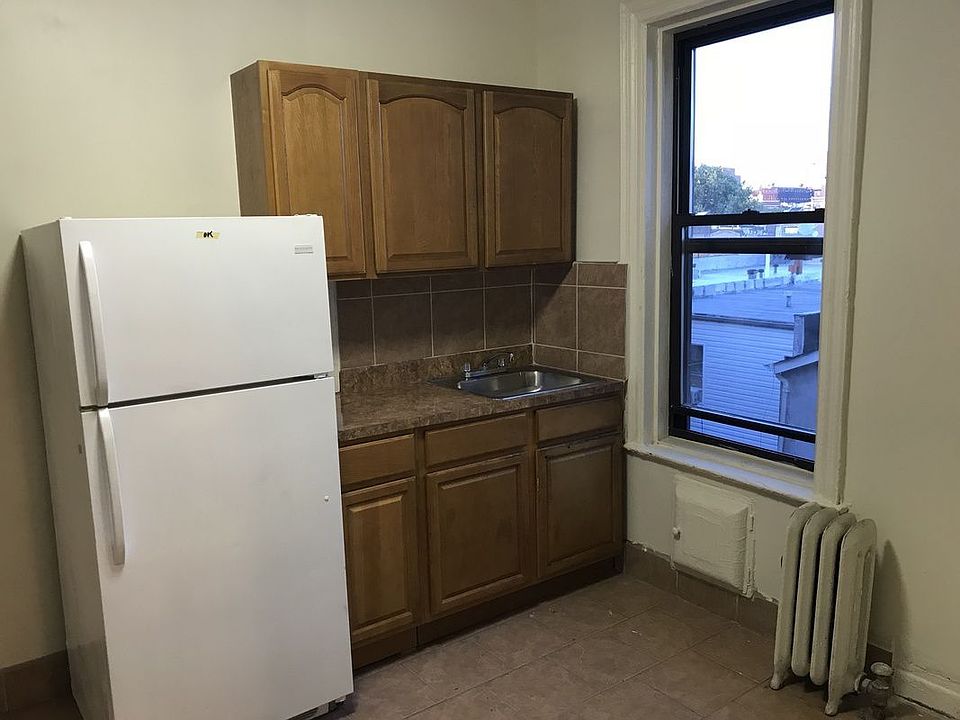 1st image of 1647 Park Pl APT 3A