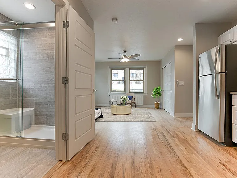 777 N Corona St — Photo 2