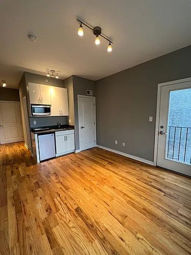 531 N Budd St #DD3 Photo 1