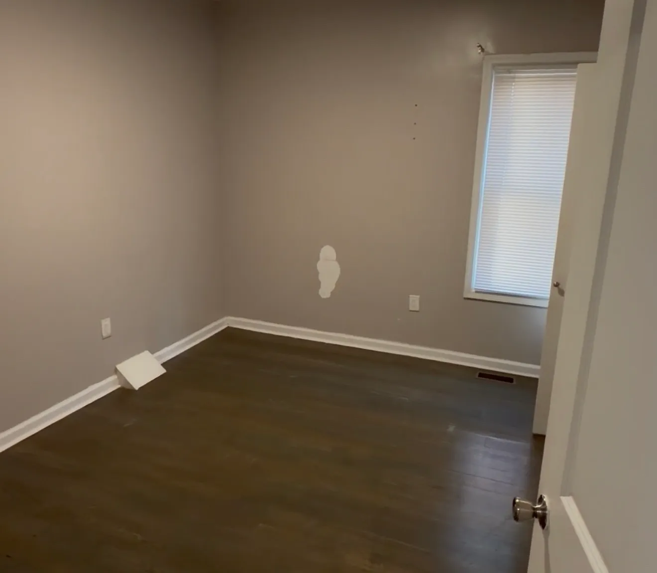 2 bed, 1000 sqft, $2,300 — Photo 2