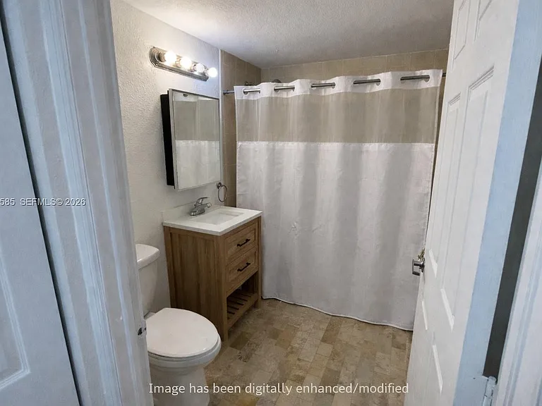 318 E 6th St #102 — Photo 12