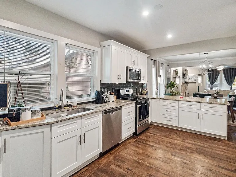 1158 Donnelly Ave SW — Photo 8