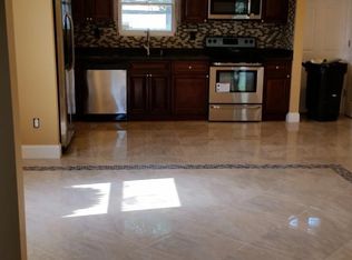 814 N Kings Ave, Lindenhurst, NY 11757