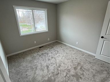 2242 E 38th Ct, Des Moines, IA 50317 | Zillow