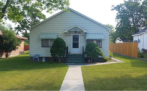 1st image of 604 9th Ave N