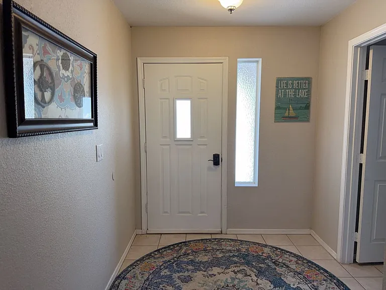 1910 Cabana Dr — Photo 3