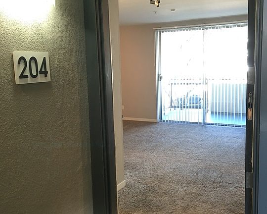 2nd image of 620 Santa Monica Blvd APT 204