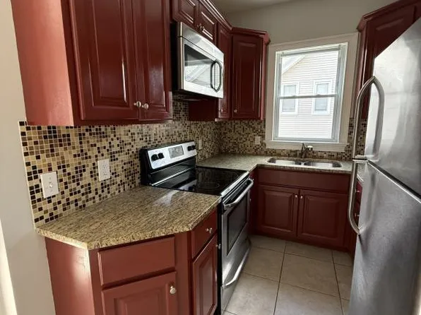 517 President Ave, Fall River, MA 02720
