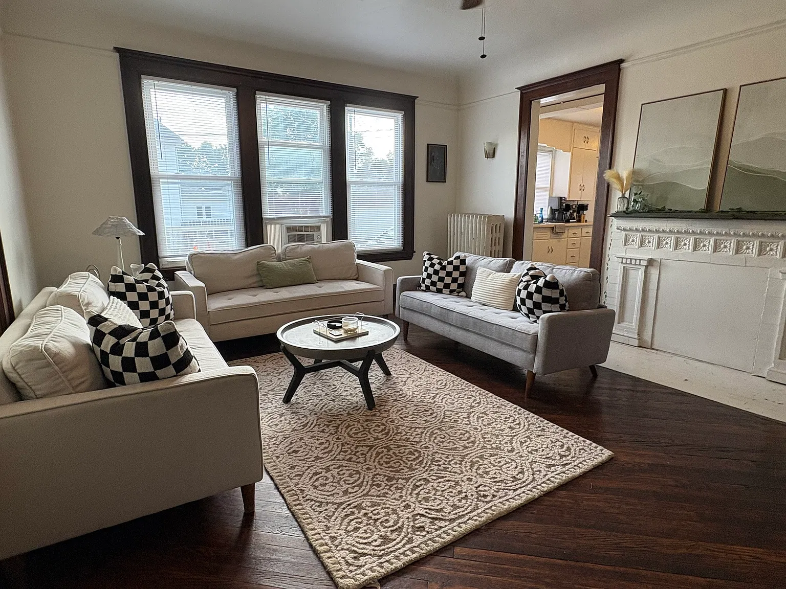 7 bed, 3352 sqft, $4,900 — Photo 4