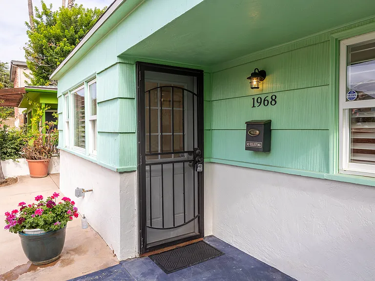 1968 Oliver Ave — Photo 12