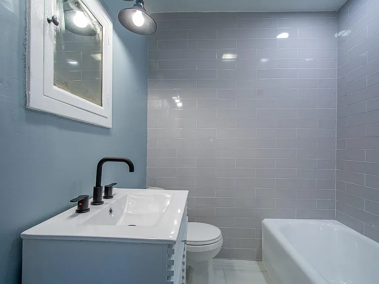301 N Park St — Photo 30
