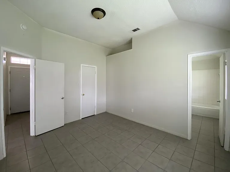 2707 Starling Dr — Photo 9