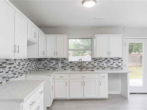 4th image of 3018 Owen Dr