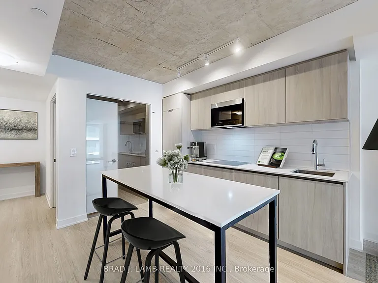 47 Mutual St #501 — Photo 2